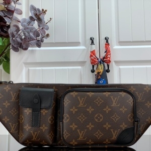 루이비통 LOUIS VUITTON 2020 SS 모노그램 크리스토퍼 범백 M45377 커스텀급