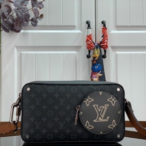 루이비통 LOUIS VUITTON 2020 SS 모노그램 블랙 볼가 온 스트랩 크로스백 M69688 커스텀급