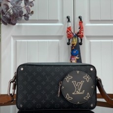 루이비통 LOUIS VUITTON 2020 SS 모노그램 블랙 볼가 온 스트랩 크로스백 M69688 커스텀급