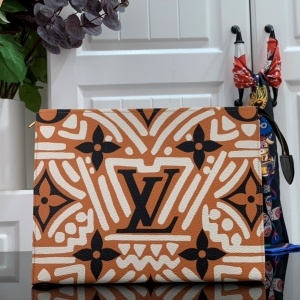 루이비통 LOUIS VUITTON 2020 SS 크래프티 토일레트리 클러치백 M47542 커스텀급