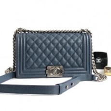 샤넬 CHANEL 2020 SS 캐비어 퀄팅 네이비 보이백 미듐 67086 미러급