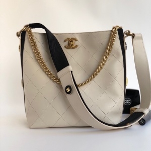 샤넬 CHANEL 2020 SS 퀄팅 스트랩 체인 아이보리 악세사리 쇼퍼백 미러급