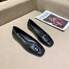 토리버치 TORY BURCH 2020 SS 금속로고 여성 플랫슈즈
