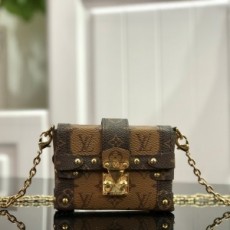 루이비통 LOUIS VUITTON 2020 SS 모노그램 에센셜 트렁크백 M68566 커스텀급