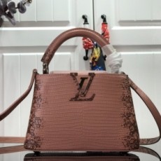 루이비통 LOUIS VUITTON 2020 SS 악어가죽무늬 투톤 카퓌신 토트백 M48865 커스텀급