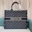 디올 DIOR 2020 SS 캐릭터 로고 자수 북 토트백 1286L 커스텀급