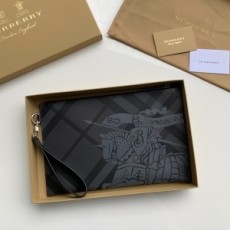 버버리 BURBERRY 2020 SS 런던 로고 체크 클러치백 80060371 커스텀급