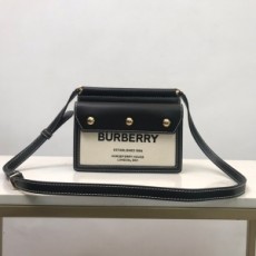 버버리 BURBERRY 2020 SS 타이틀 캔버스 크로스백 80146161 커스텀급
