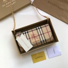 버버리 BURBERRY 2020 SS 빈티지 헨리 체인 클러치백 40609791 커스텀급