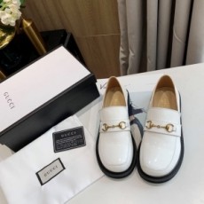 구찌 GUCCI 2020 SS 금속로고 에나멜 여성 슈즈