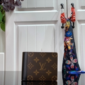 루이비통 LOUIS VUITTON 2020 SS 모노그램 투톤 멀티플 월릿 M69408 커스텀급
