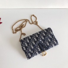 디올 DIOR 2020 SS 캐릭터 자수 D로고 체인 파우치백 커스텀급