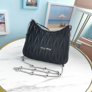 미우미우 MIUMIU 2020 SS 마틀라세 악세사리 체인 크로스백 5BH189 커스텀급