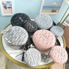 미우미우 MIUMIU 2020 SS 마틀라세 멀티 파우치 체인 크로스백 5BH191 커스텀급