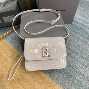 발렌시아가 BALENCIAGA 2020 SS 악어가죽무늬 B로고 박스 크로스백 8981 커스텀급
