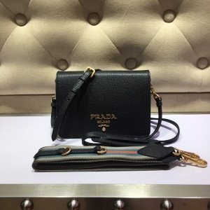 프라다 PRADA 2020 SS 금속로고 스트랩 크로스백 1BH102 커스텀급