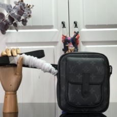 루이비통 LOUIS VUITTON 2020 SS 크리스토퍼 웨어러블 미니백 M69404 커스텀급