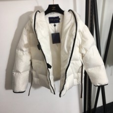 루이비통 LOUIS VUITTON 2020 SS 라인 후드 패치로고 여성 반패딩 미러급