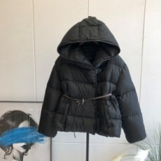 루이비통 LOUIS VUITTON 2020 SS 패치로고 블랙 후드 여성 반패딩 커스텀급