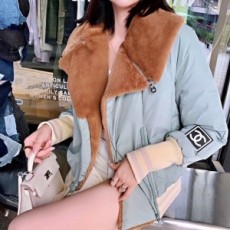 샤넬 CHANEL 2020 SS 토끼퍼 로고 패치 지퍼 포켓 여성 패딩 커스텀급