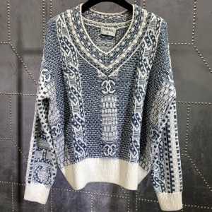 샤넬 CHANEL 2020 SS 캐릭터 로고 브이넥 여성 니트 커스텀급