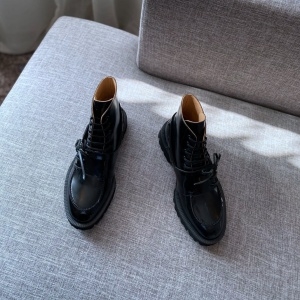 메종 마르지엘라 MAISON MARGIELA 2020 SS 끈장식 유광 여성 쇼트부츠
