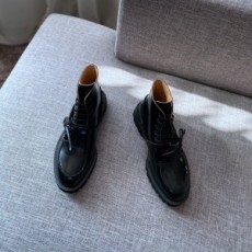 메종 마르지엘라 MAISON MARGIELA 2020 SS 끈장식 유광 여성 쇼트부츠