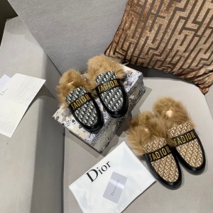 디올 DIOR 2020 SS 캐릭터 자수 여우퍼 여성 뮐 슈즈