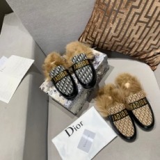 디올 DIOR 2020 SS 캐릭터 자수 여우퍼 여성 뮐 슈즈