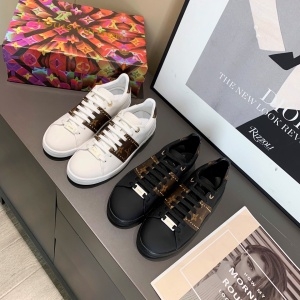 루이비통 LOUIS VUITTON 2020 SS 모노그램 스터드 투톤 여성 슈즈