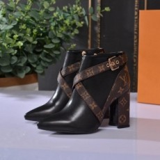 루이비통 LOUIS VUITTON 2020 SS 모노그램 지퍼 여성 앵글부츠