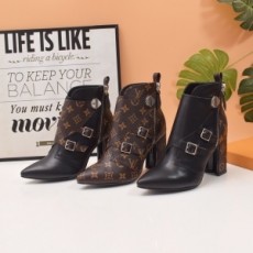 루이비통 LOUIS VUITTON 2020 SS 모노그램 지퍼벨트 여성 앵글부츠