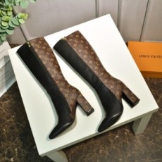 루이비통 LOUIS VUITTON 2020 SS V로고 지퍼 여성 롱부츠