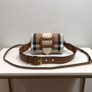 버버리 BUEBERRY 2020 SS 신상 버클 하우스 체크백 40600211 커스텀급