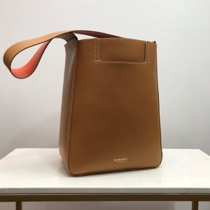 버버리 BUEBERRY 2020 SS 스몰 레더 바스킷 백 80302261 커스텀급