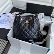 샤넬 CHANEL 2020 SS 드로스토링 버킷 체인 숄더백 AS1900 커스텀급