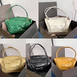 보테가 베네타 BOTTEGA VENETA 2020 SS 아르코 48 유광 카프스킨 숄더백 96009 미러급