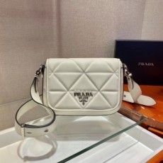 프라다 PRADA 2020 SS 로고 퀄팅 스펙트럼 크로스백 1BD283 커스텀급