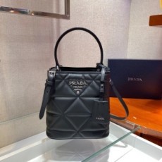 프라다 PRADA 2020 SS 로고 퀄팅 스펙트럼 파니에 토트백 1BA217 커스텀급