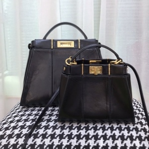 펜디 FENDI 2020 SS 피카부 스티치 유광 블랙 토트백 커스텀급