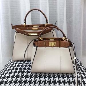 펜디 FENDI 2020 SS 피카부 스티치 유광 아이보리 토트백 커스텀급