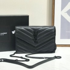 생로랑 SAINT RAURENT 2020 SS 쉐브론 로고 체인 블랙 클러치백 2821 커스텀급