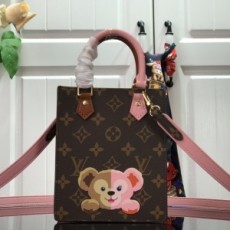 루이비통 LOUIS VUITTON 2020 SS 모노그램 캐릭터 쁘띠 삭 플라 토트백 M69442 커스텀급