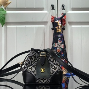 루이비통 LOUIS VUITTON 2020 SS 1854 노에 퍼스 버킷백 M69973 커스텀급