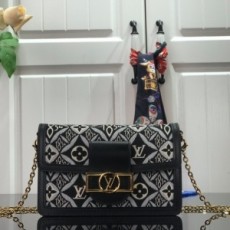 루이비통 LOUIS VUITTON 2020 SS 1854 자카드 도핀 체인 월릿 블랙 M69992 커스텀급