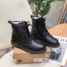 어그 UGG 2020 SS 양털 지퍼 각인로고 여성 쇼트부츠