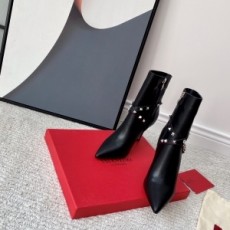 발렌티노 VALENTINO 2020 SS 스터드 지퍼 하이힐 여성 쇼트부츠