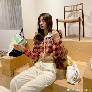 미우미우 MIUMIU 2020 SS 플라워 악세사리 카라 여성 니트