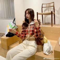 미우미우 MIUMIU 2020 SS 플라워 악세사리 카라 여성 니트