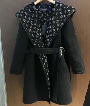 루이비통 LOUIS VUITTON 2020 SS 모노그램 후드 여성 롱코트 미러급